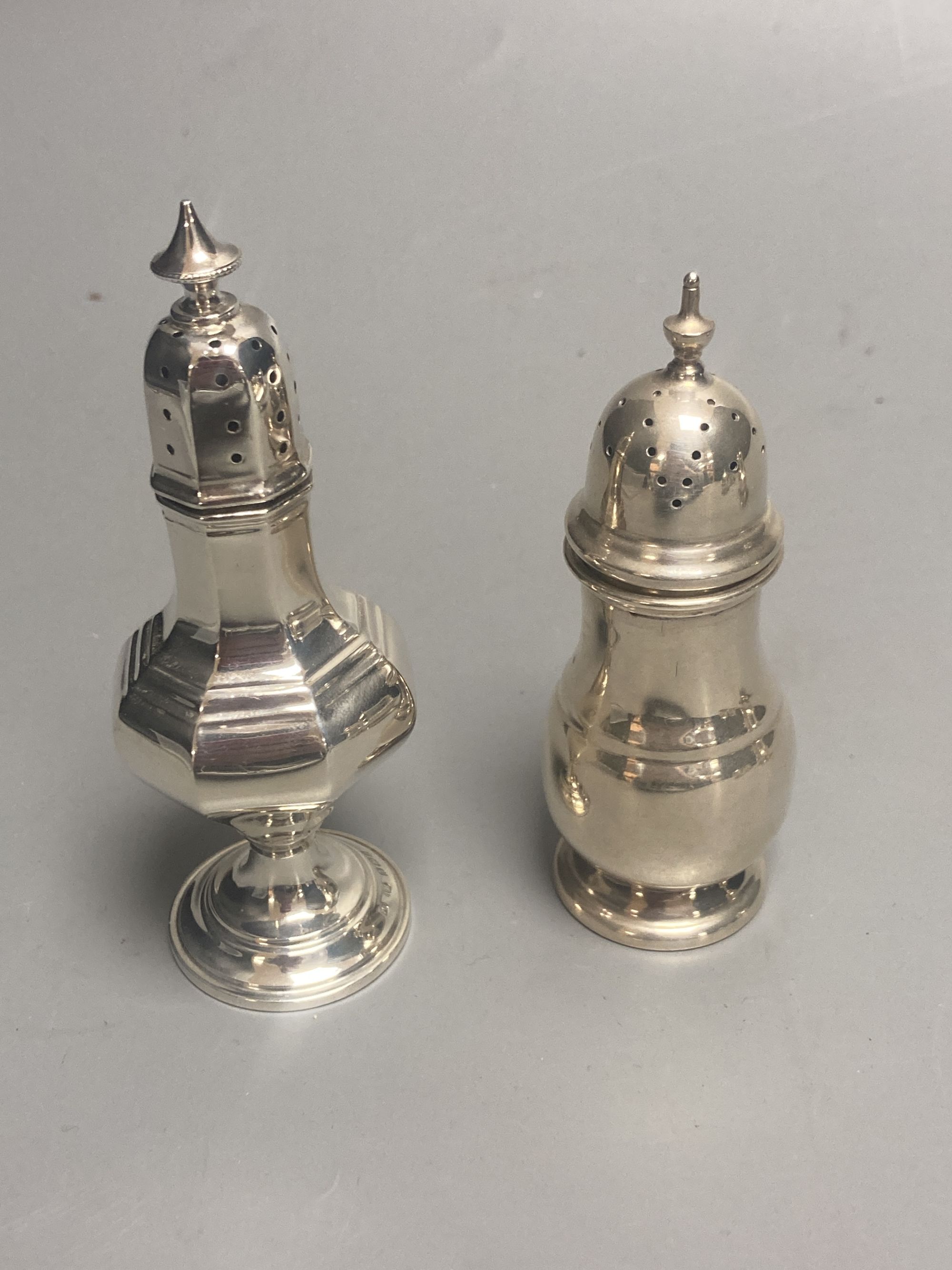 A George V three piece silver condiment set, Birmingham, 1935 and three other silver pepperettes, gross 7.5oz.